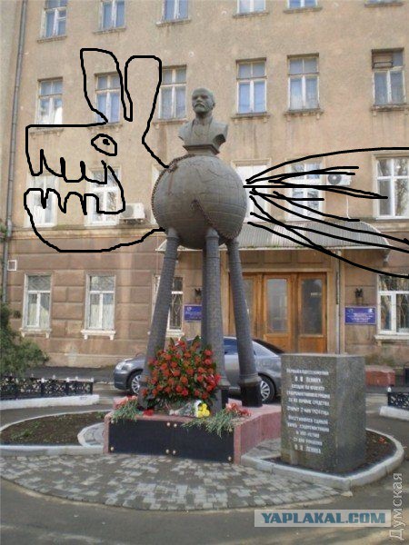 Самые странные памятники Ленину со всего света