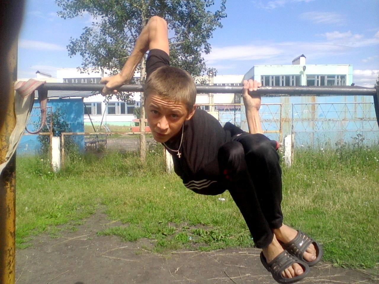 Петух на турнике