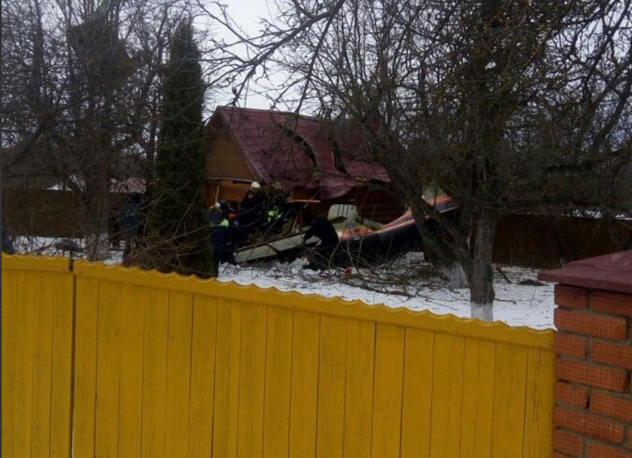 Упал самолет в московской