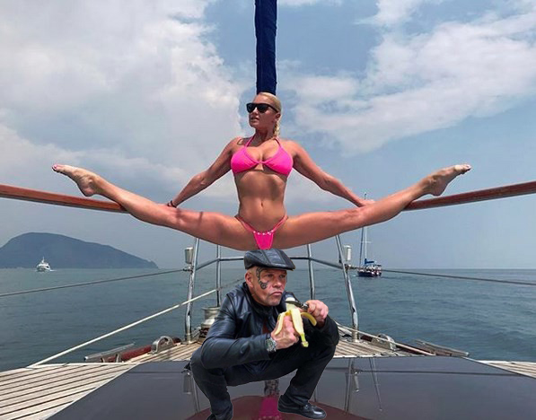 Фотожаба. На кортах и с бананом