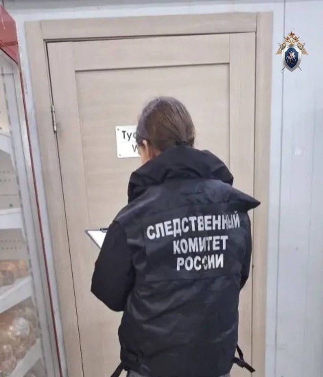 Подростки врезались в четыре машины во дворе в Ростове