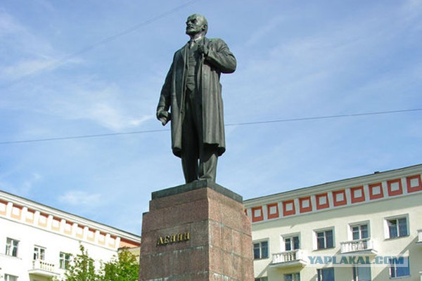 Памятники Ленину