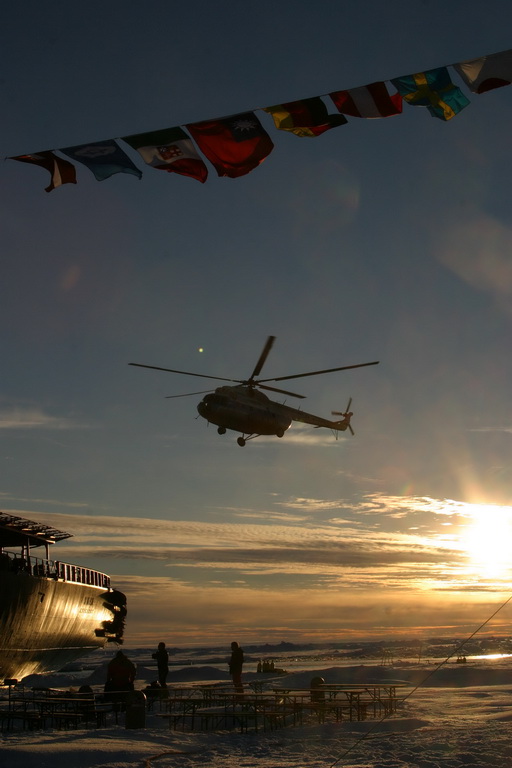 Как возят туристов на Северный полюс.