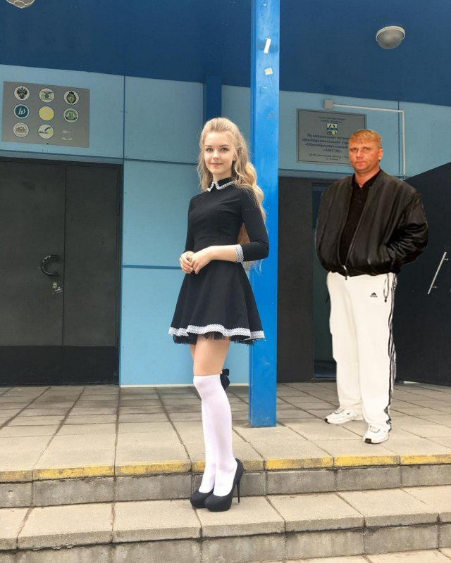 Девушки в маленьких платьях