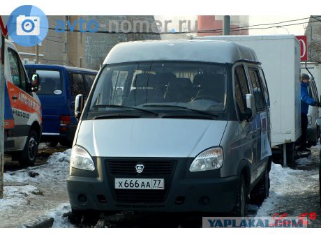 Водитель дорогого спортивного купе Mercedes сбежал с места ДТП