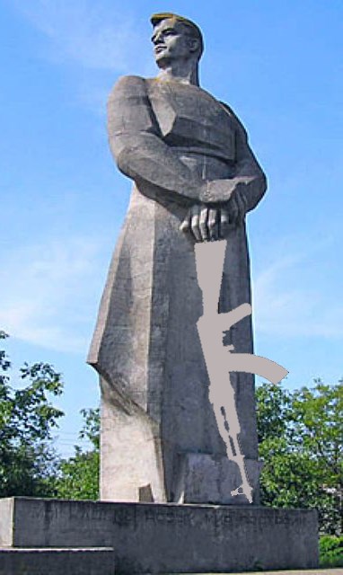 Макаревич раскритиковал памятник Калашникову. "Бездарная, уродливая скульптура"