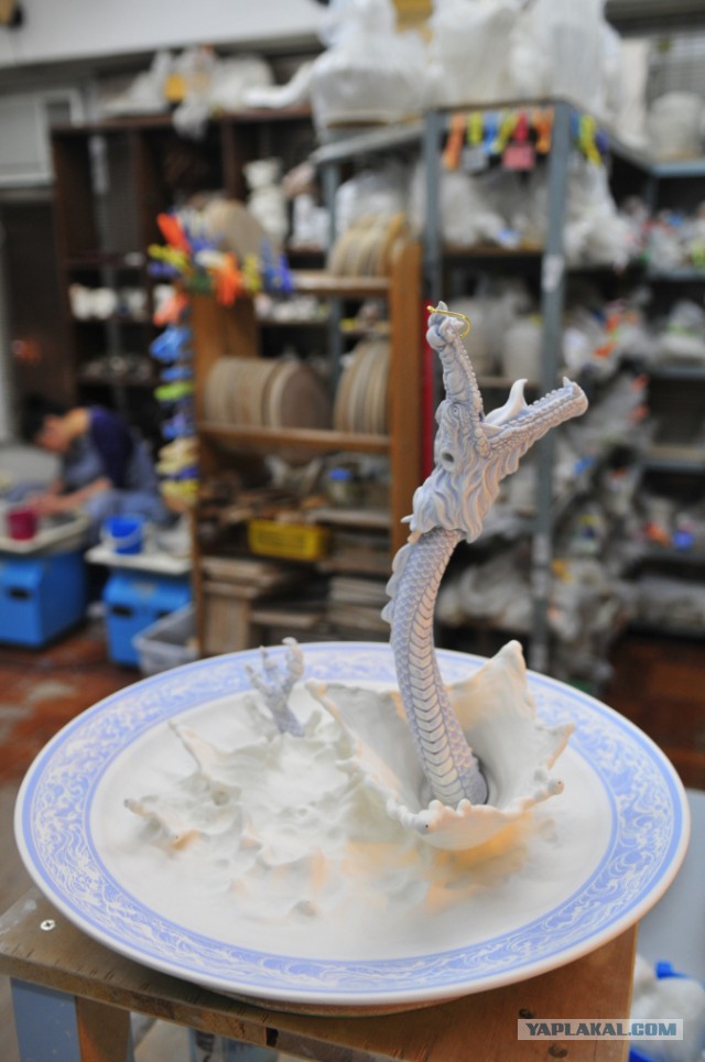 Сказочный дракон в тарелке от Johnson Tsang