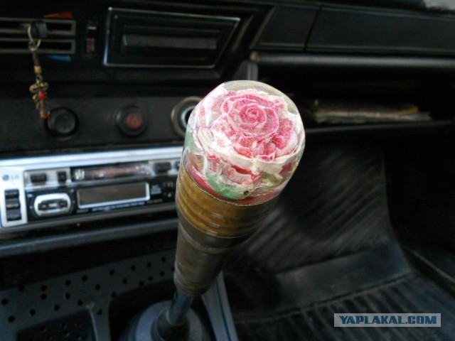 Сохранённый в смоле одуванчик