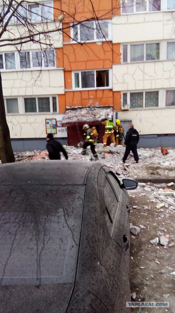 В жилом доме в Петербурге прогремел взрыв