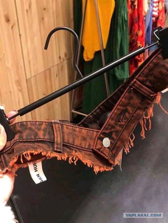 Сильно рваные "модные" джинсы