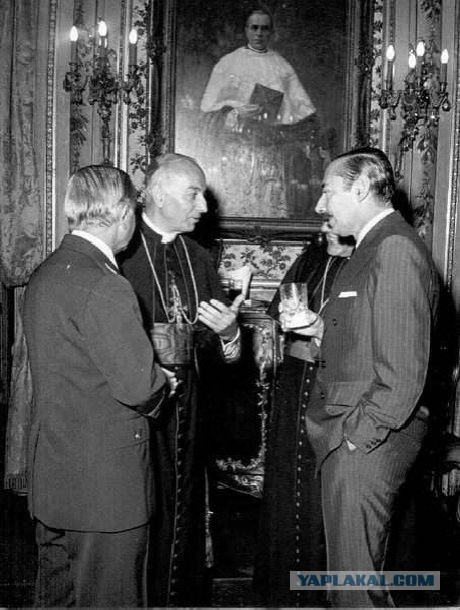 У гроба Папы Иоанна Павла II