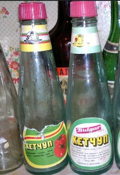 В соцсетях запостили фото новогоднего застолья 1974 года