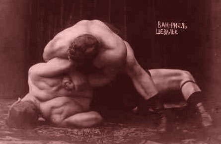 С лицом римского патриция...