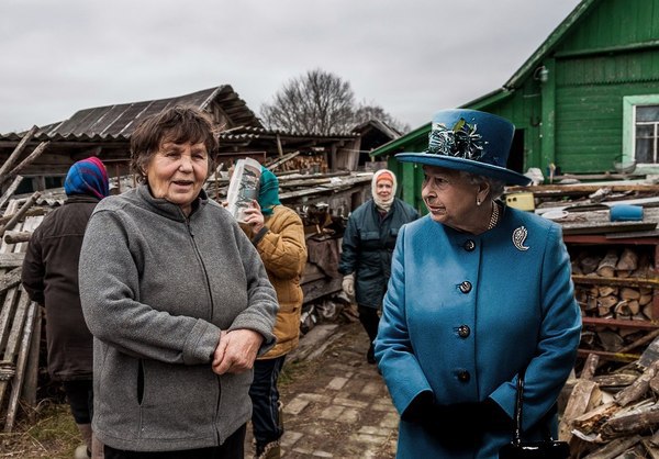 Фотожаба: "Королева Великобритании Елизавета II зашла в супермаркет"