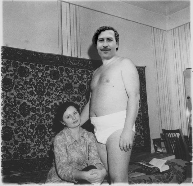 Пабло Эскобар с супругой у родственников в Саратове. 1983 год