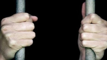 Центр Петербурга сегодня ночью жил по системе "бей-беги":  лихие парни ограбили девушек, отправили их защитника в нокаут