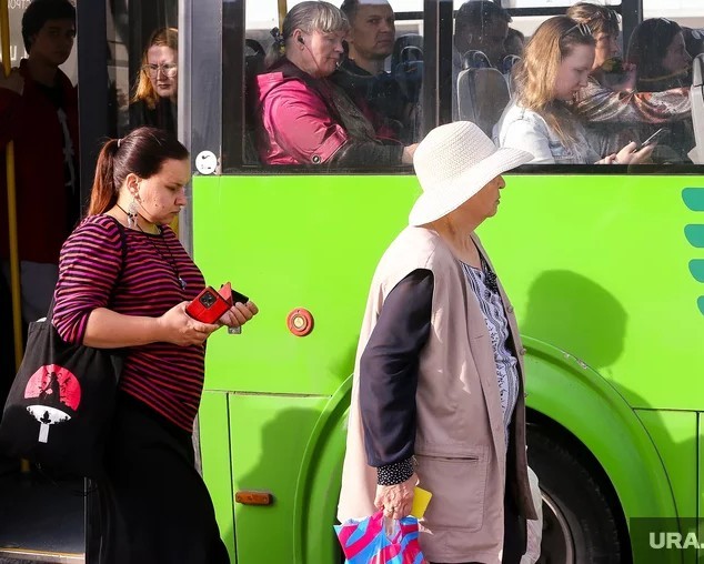 В Екатеринбурге поймали карманницу, укравшую у бабушки в автобусе 1,5 млн.