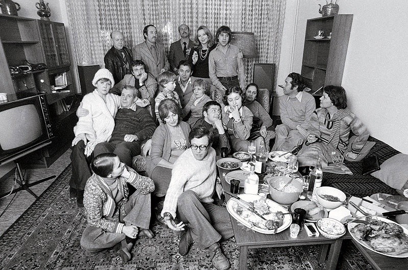 Футболка 1986. Писатели которые родились в калининграде. Открытка ты родился. Рожденный в 1975 году. Рожденный в 1975 году.