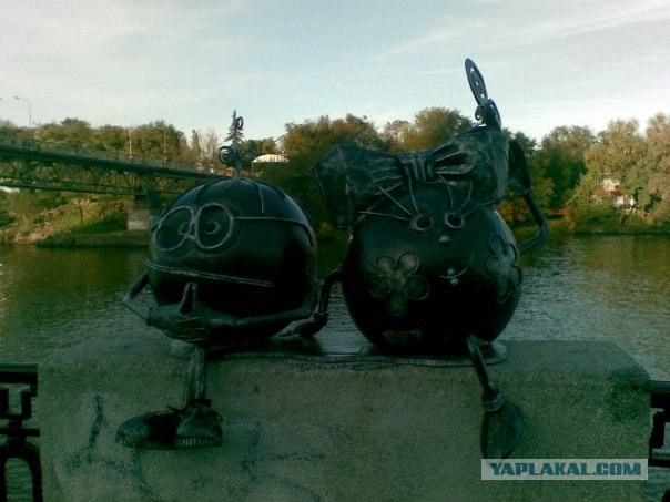Необычные памятники