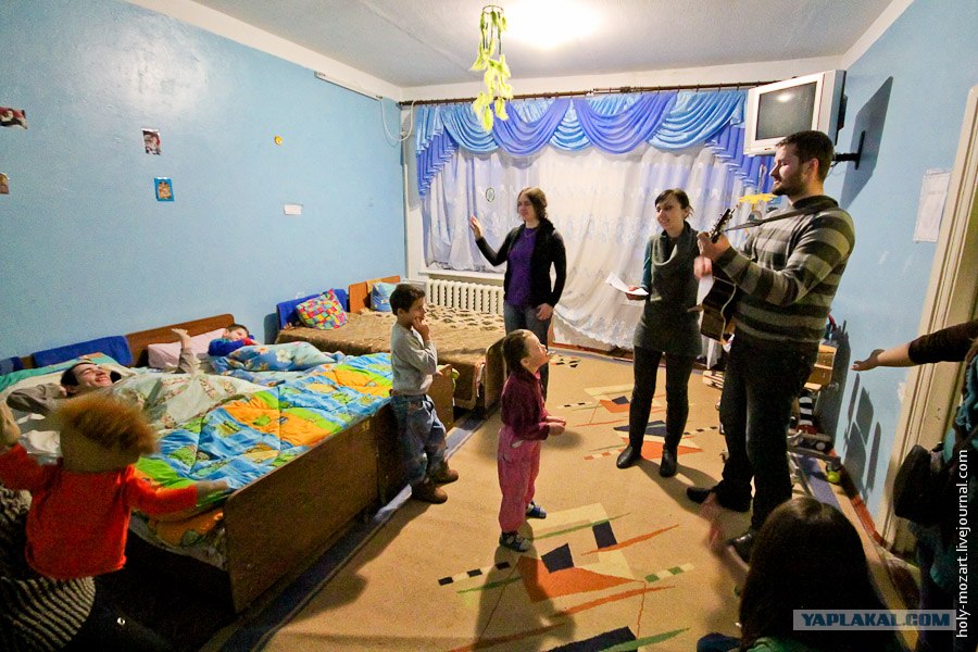 Чем отличается интернат. Детский дом обзор. Детский дом иди. Как выглядит детдом в Кабанске. Как выглядит детский дом в России.