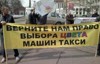 Таксисты в Тюмени заставили клиента умыть зеленкой своё лицо