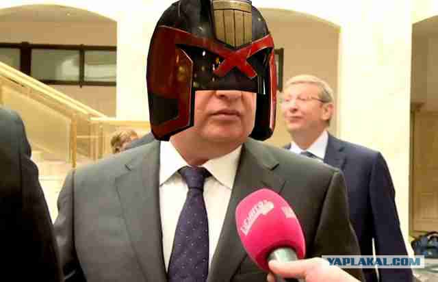 Сечин прокомментировал езду на машине с «мигалкой»