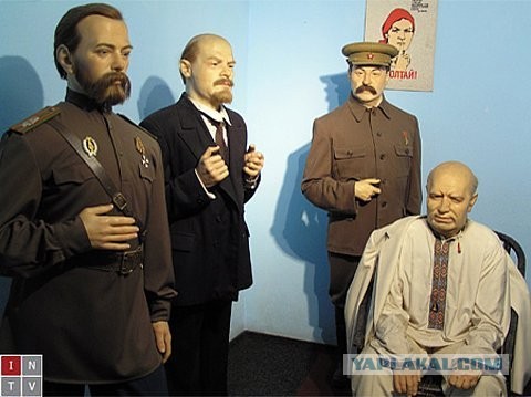 Музей не самых лучших восковых фигур.