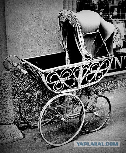 Старинные детские коляски.