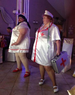 Передаю горячий привет всем д......м