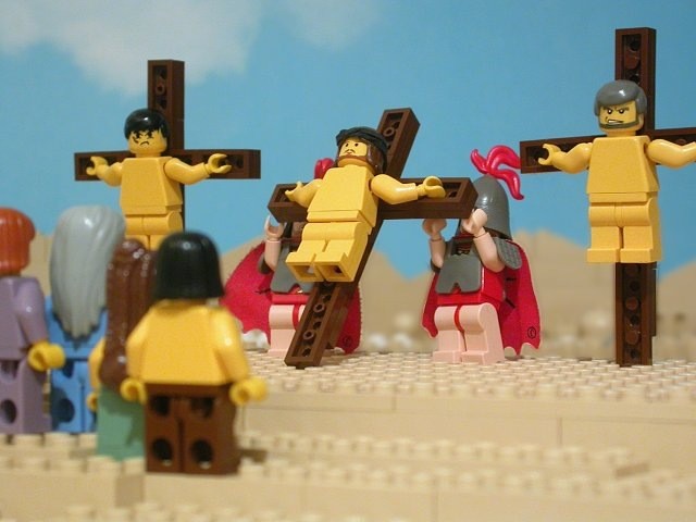Священники против LEGO.