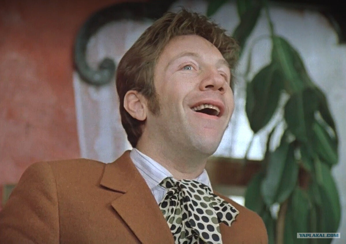 Завтра мем. Смешные мемы. Как на нашего буншу похож картинки. Мемы про завтра. Работать в отпуске мем.