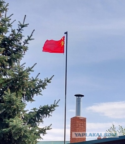 Всегда на майские флаг ставлю