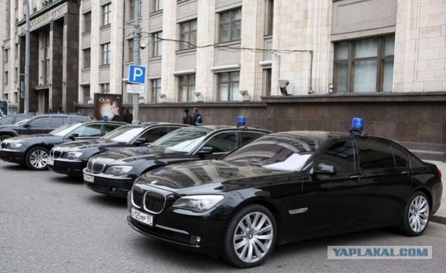 Вычислить на дороге трансгендеров и гомосексуалов можно по тонировке стёкол и громкой музыке, считают в Госдуме