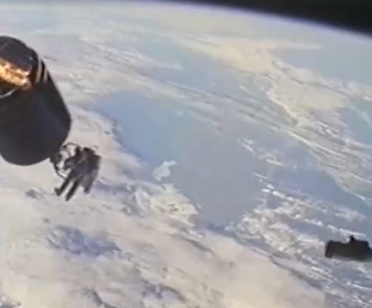 Это видео сделано в 1984 году с борта шаттла "Discovery"