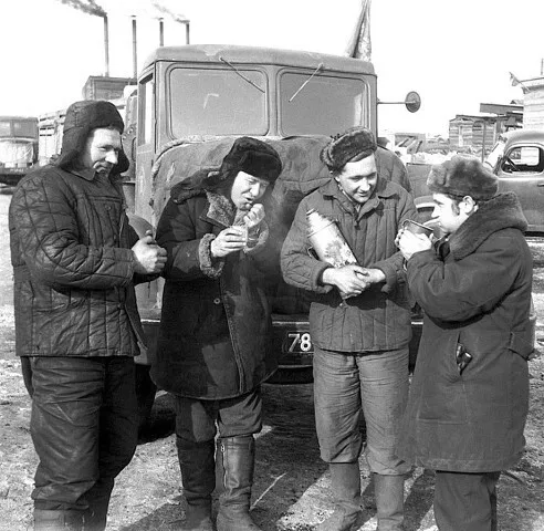 Фотохроника "загнивающего совка". Часть 10