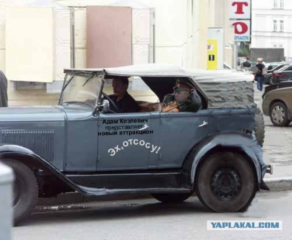 Задумчивый милиционер и его машина