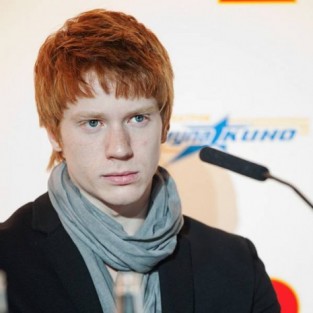 Его зовут J