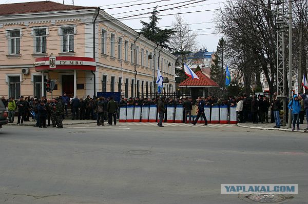 В Крыму захвачены Совмин и Верховная рада, официальных заявлений еще не было