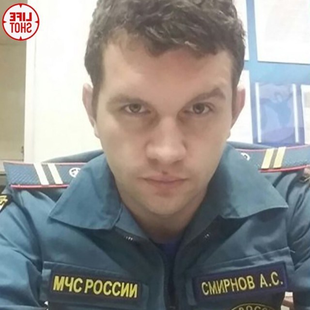 В Питере на Московском проспекте пожарные, смущаясь, спасли обнажённую девушку из огня