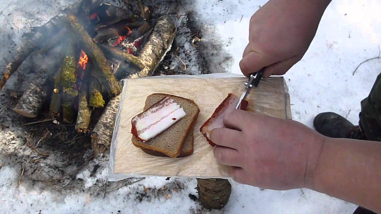 Шашлык в лесу зимой на костре