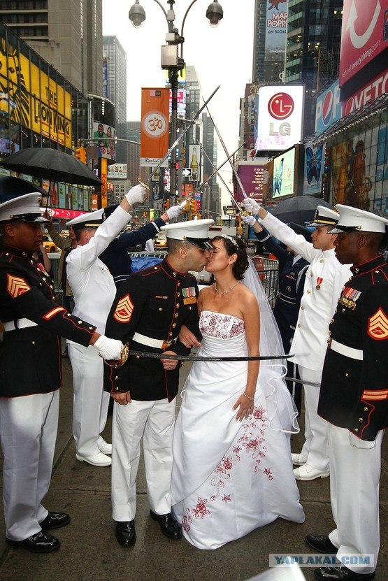 Рекламная солдатская свадьба