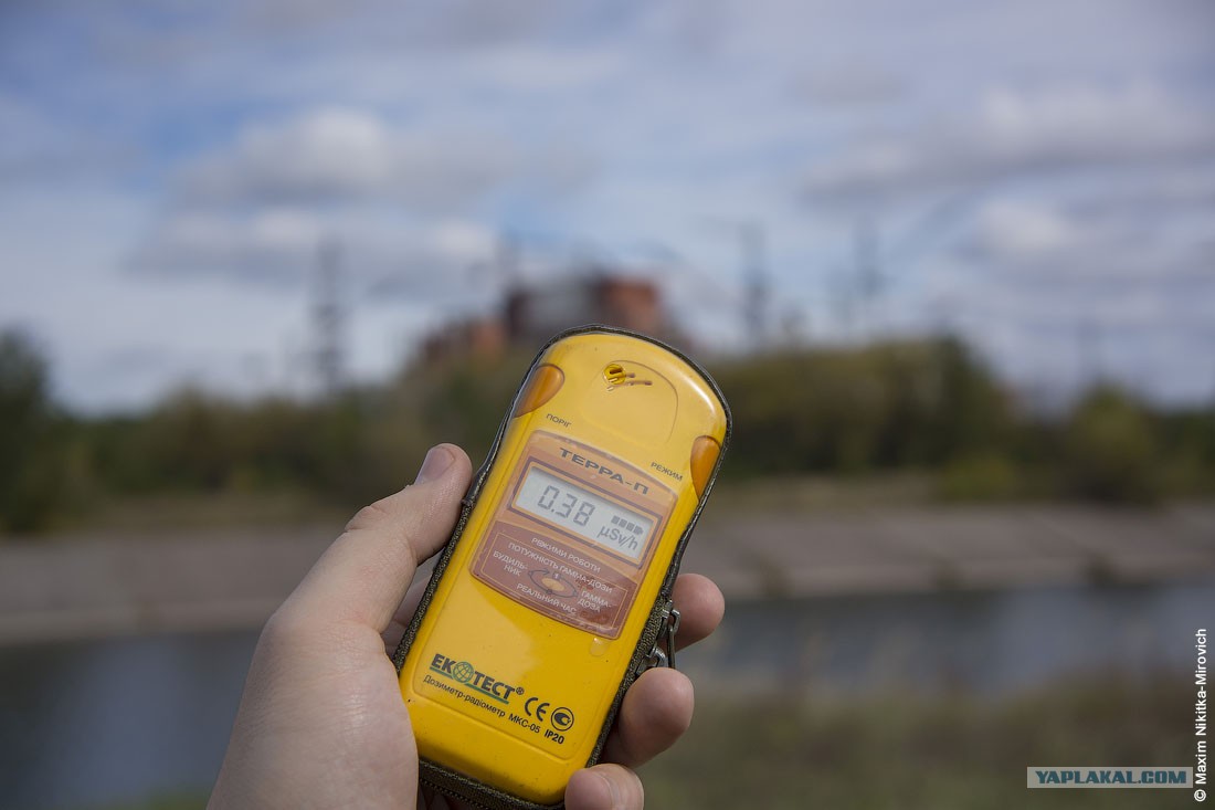 Как можно уменьшить радиационный фон. Дозиметр радиации в Чернобыле. Радиационный фон. Радиация фон. Радиационная обстановка.