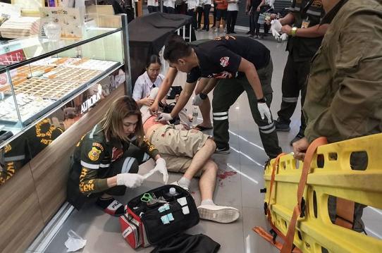 В Таиланде грабитель ювелирного магазина расстрелял покупателей во время налета
