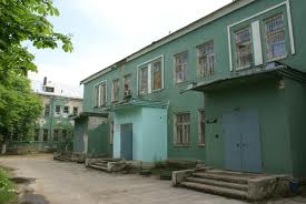 Детская больница на Луганщине похожа на СИЗО