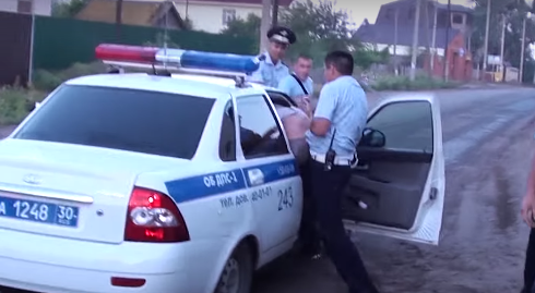 Город Грехов. Драка пьяного разбойника с ДПС