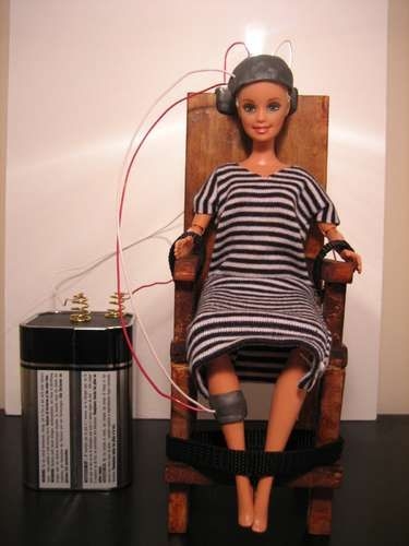 Электрический стул для Барби