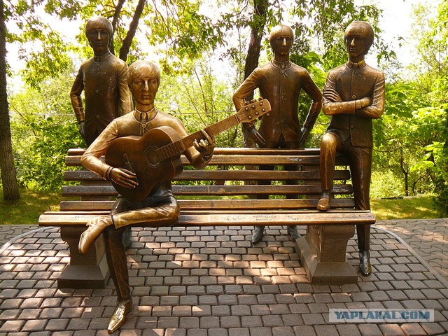 10 самых веселых памятников в России
