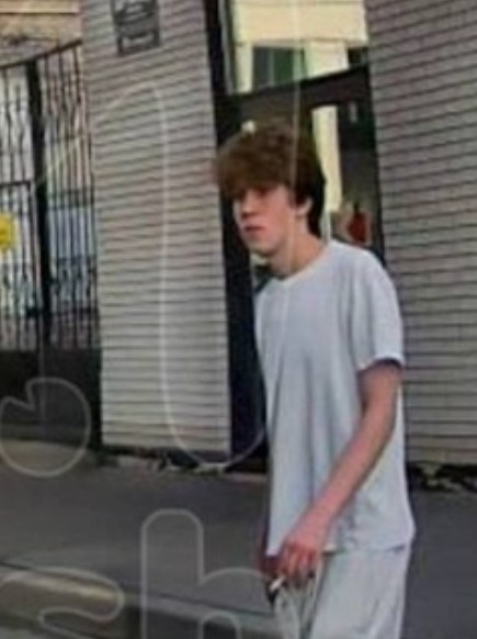 19-летний парень попытался угнать машину в стиле GTA в центре Петербурга — он выстрелил водителю в шею.