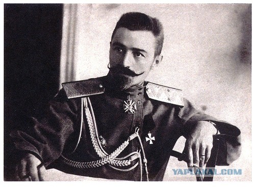 Знамённый взвод Корниловского ударного полка.