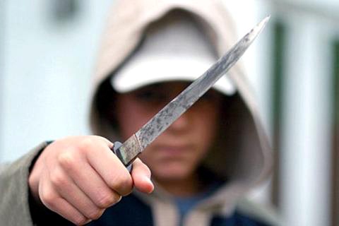 Подросток зарезал свою семью из-за запрета играть, в компьютерные игры
